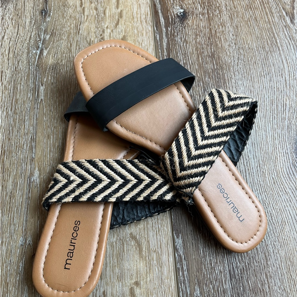 NWT Maurices Chevron Black and Tan Sandals